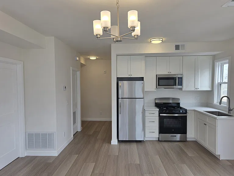 La Playa Apartments — Photo 5