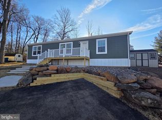 9 Woodedge Dr, Quakertown, PA 18951