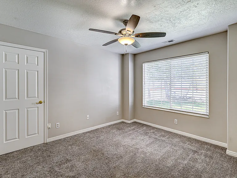 1545 W 5650 N — Photo 31