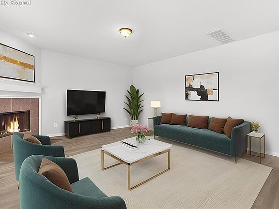 5th image of 127 Arbordale Way