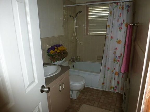 4th image of 1333 Shelton St