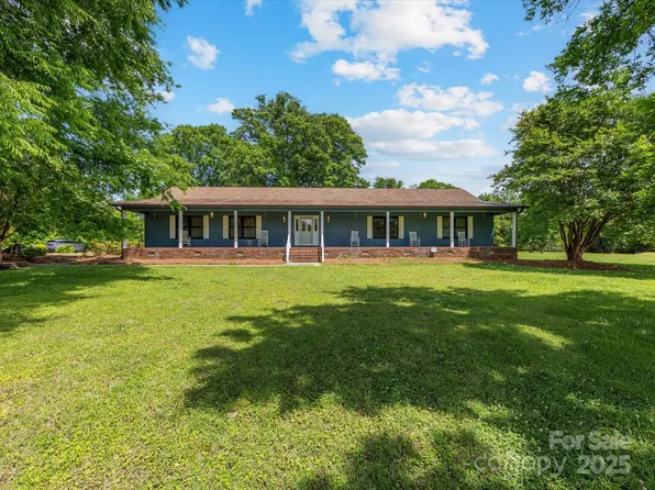 2500 Cedar Cove Dr, Harrisburg, NC 28075