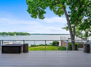 2713 Burries Rd, Hartland, WI 53029