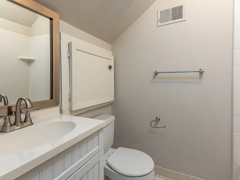500 Colonial Rd — Photo 20