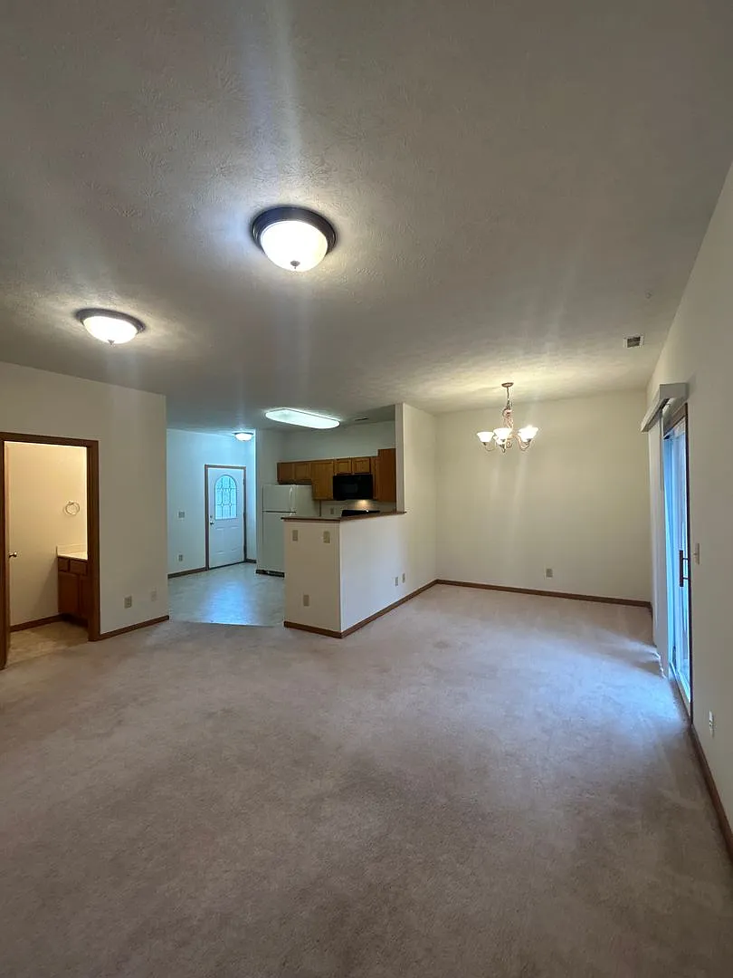 3 Bedroom Townhome — Photo 4