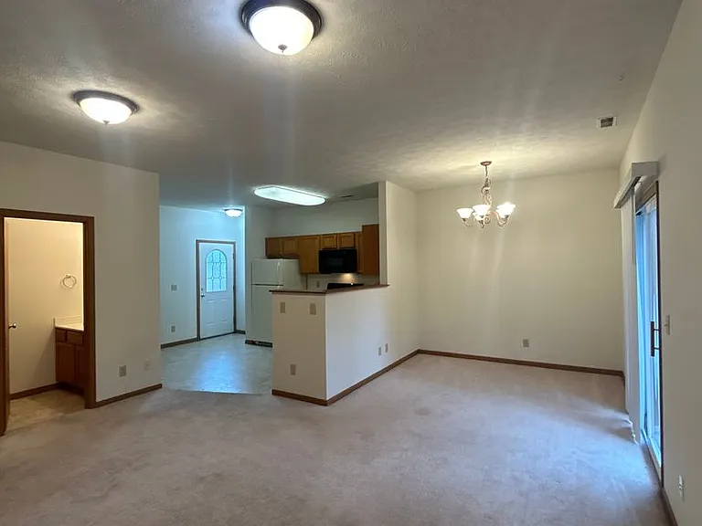 2714 Wyndham Ct — Photo 4