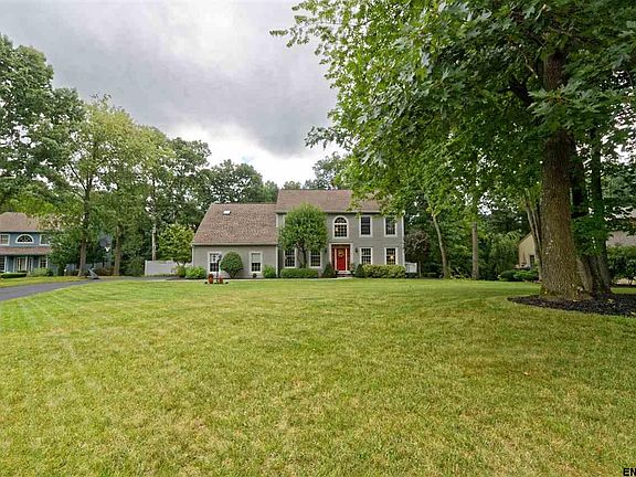 4th image of 28 Orchard Park Dr