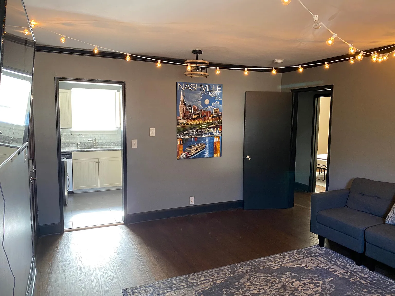 2 bed, 810 sqft, $2,350 — Photo 2