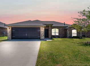 1124 E 146th Ct S, Glenpool, OK 74033