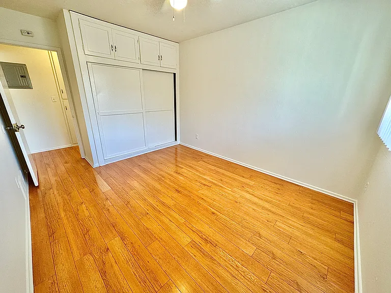 8750 Woodman Ave #18 — Photo 15