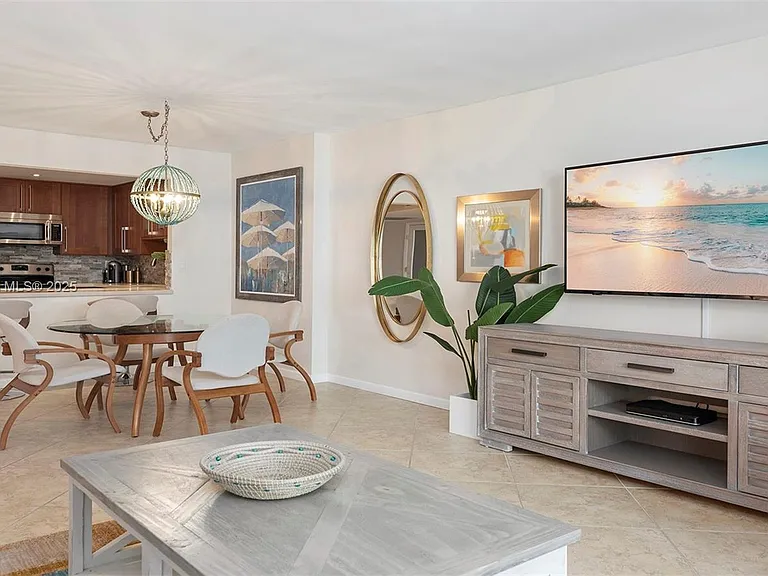2301 Collins Ave #301 — Photo 7