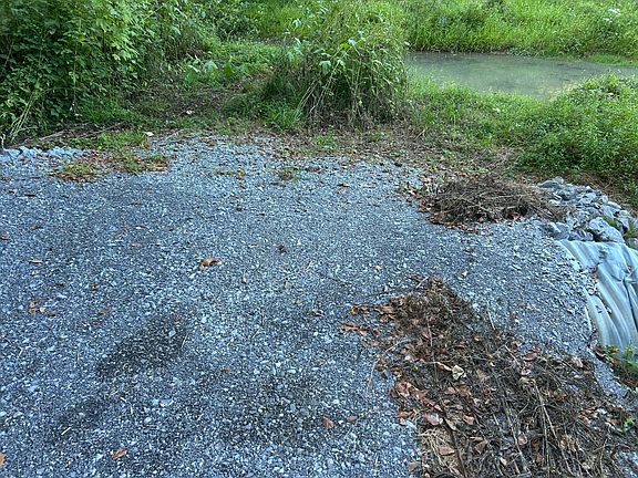 3rd image of 1261 Cave Springs Rd