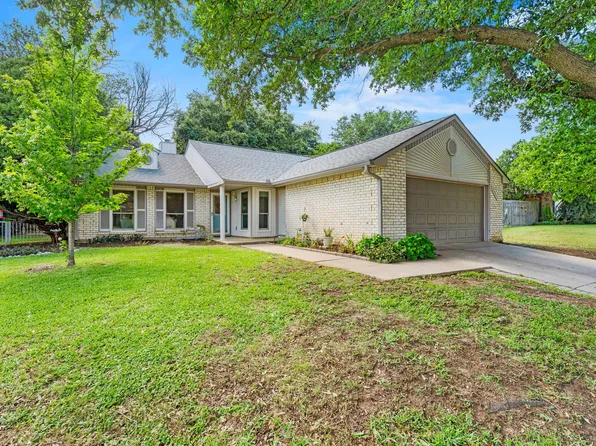 2531 Chinaberry Dr, Bedford, TX 76021
