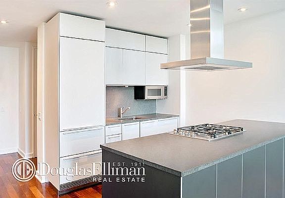 5th image of 99 Warren St APT 9E