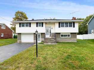 10 Brentwood Ln, Schenectady, NY 12306