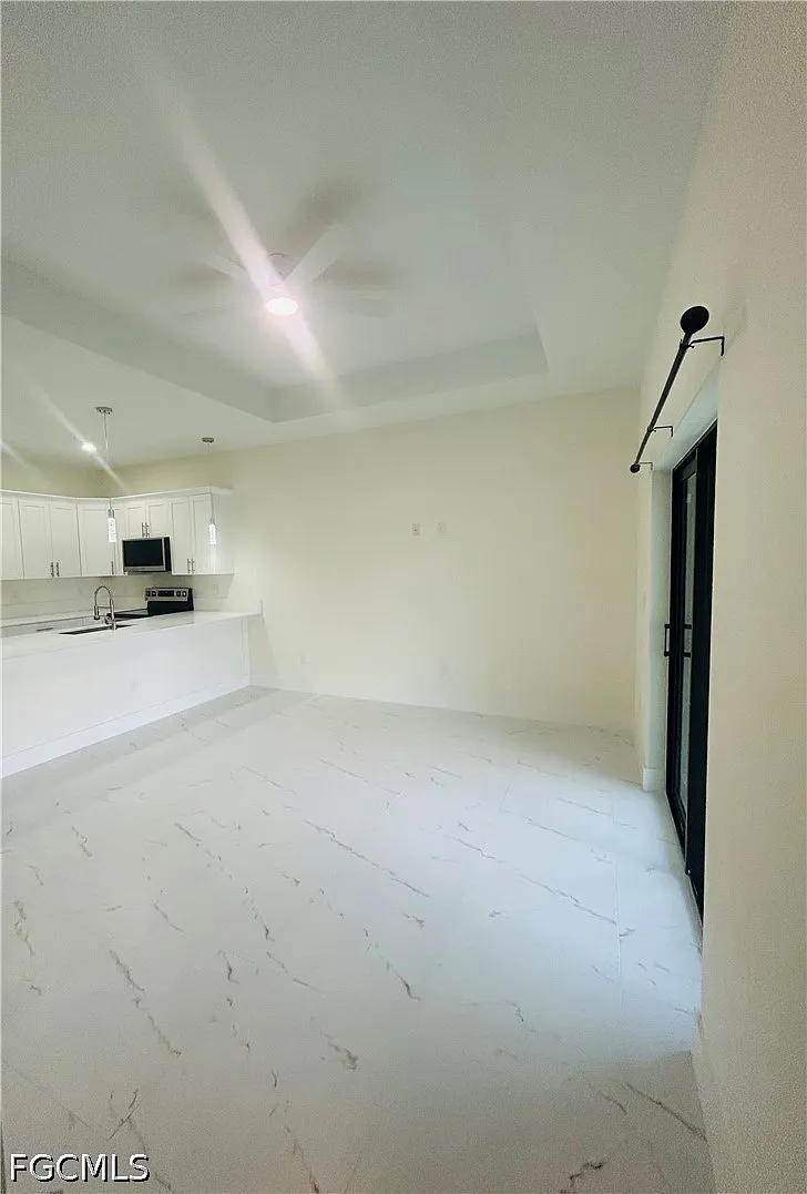 3 bed, 2.0 bath, 1200 sqft, $2,000 — Photo 4