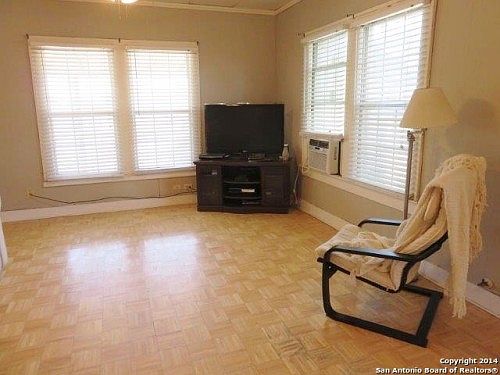 4th image of 237 E Petaluma Blvd