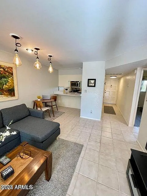 2 bed, 2.0 bath, 1002 sqft, $2,250 — Photo 2
