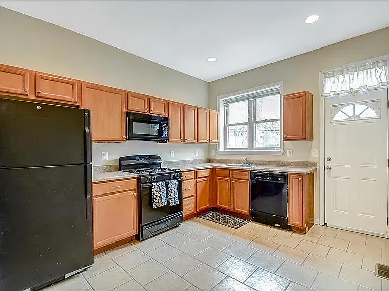 711 N Madeira St — Photo 3