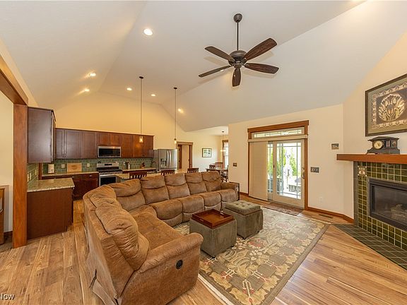 5th image of 17552 Woodlawn Ct