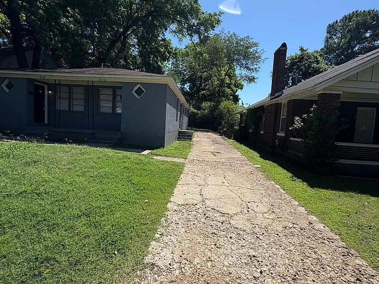 848 Biggs St — Photo 17