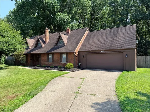 27343 Clinton Dr, North Olmsted, OH 44070