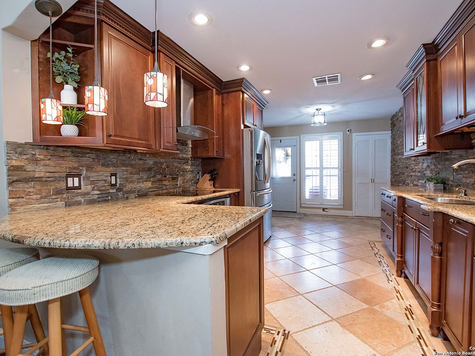 1st image of 5359 Fredericksburg Rd #205