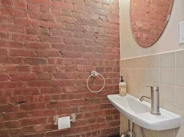 284 Carroll Street image 8 of 19