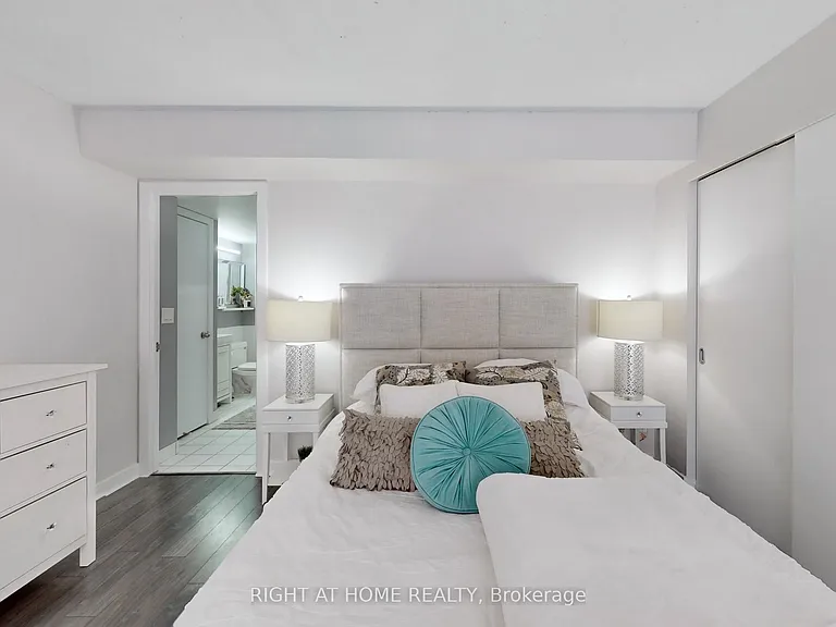 255 Richmond St E #401 — Photo 18