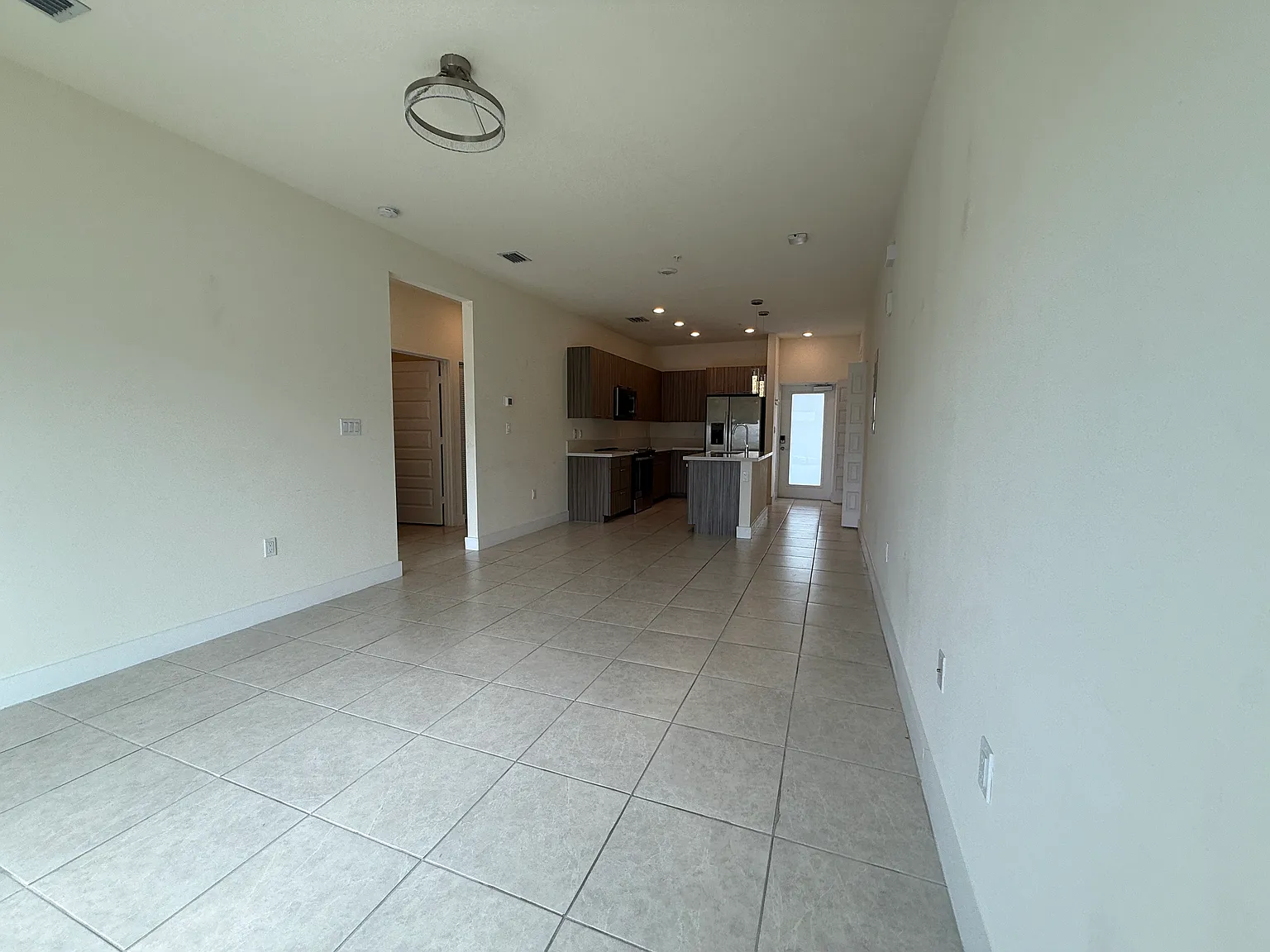 3 bed, 1124 sqft, $3,200 — Photo 3