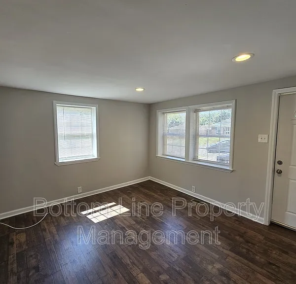 1017 Rodey Ave — Photo 5