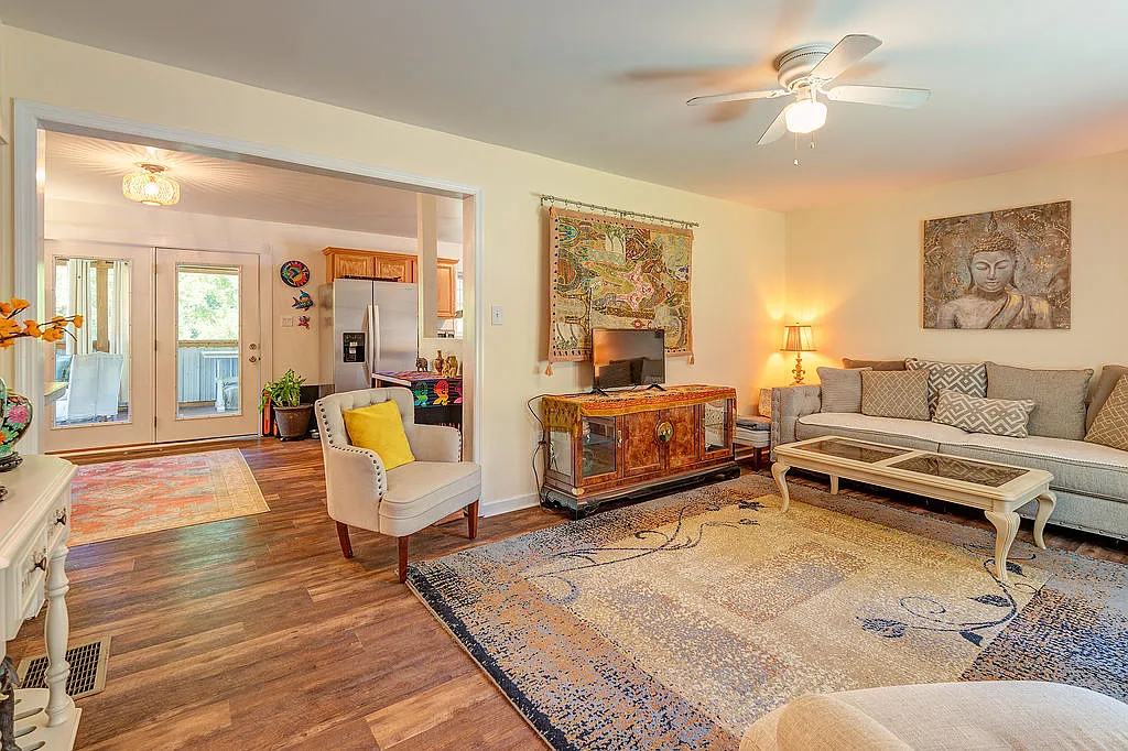 2 bed, 1250 sqft, $2,100 — Photo 4