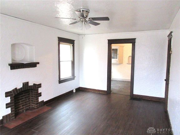 4th image of 1923 Emerson Ave
