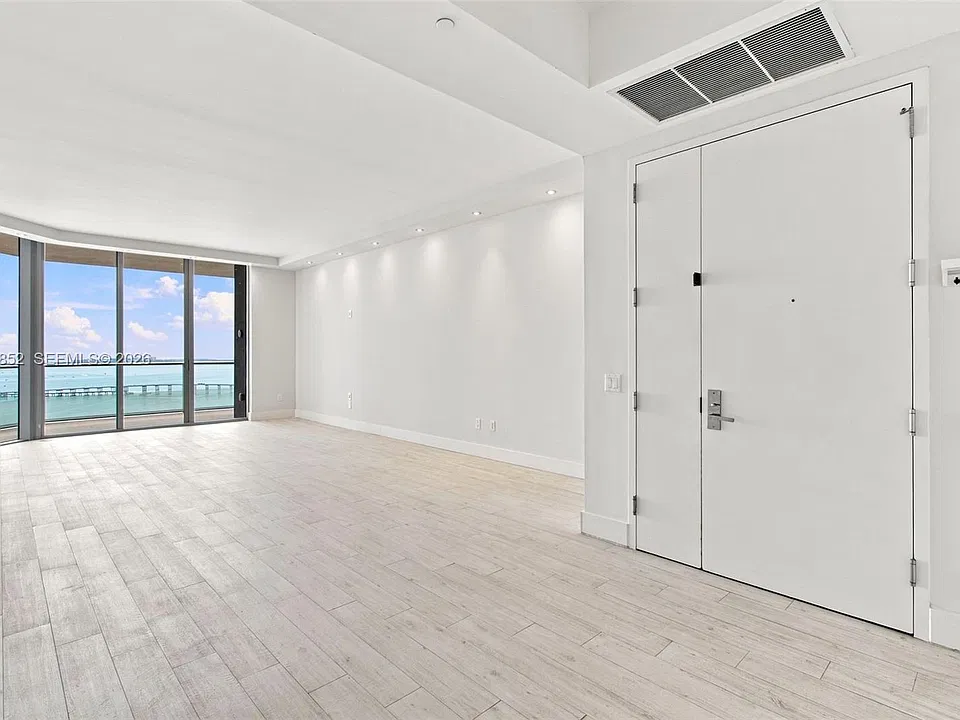 1300 Brickell Bay Dr #3804