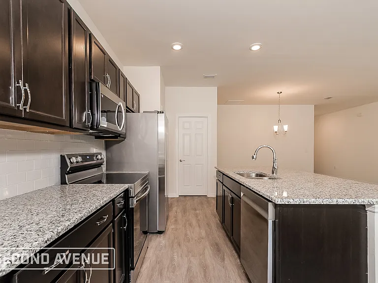 3353 Reservoir St — Photo 6
