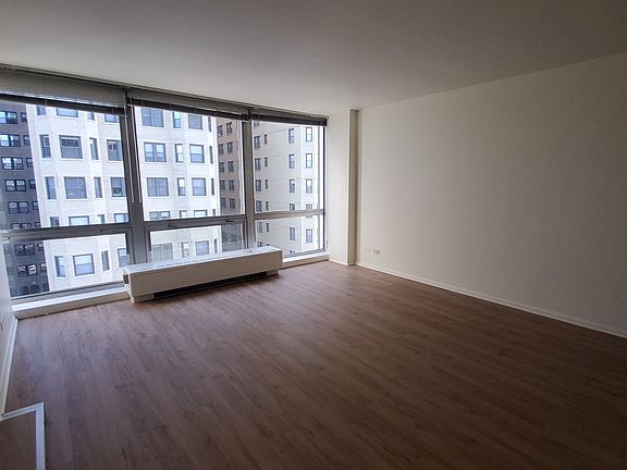 2nd image of 2400 N Lakeview Ave APT 807
