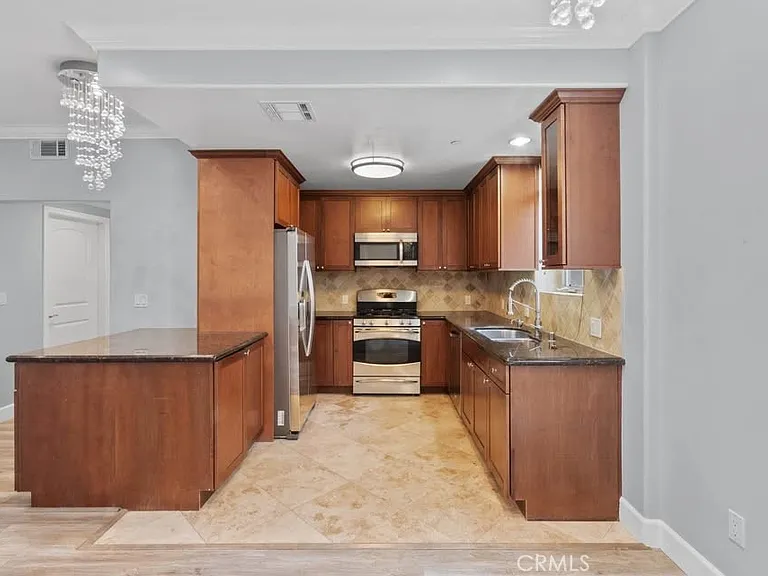 11280 La Maida St #303 — Photo 2