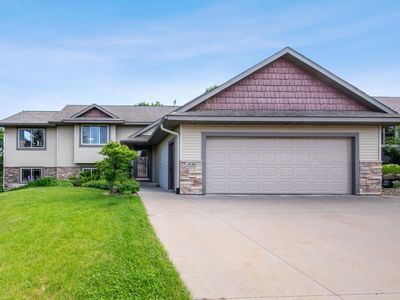 2696 Hilltop Ln, River Falls, WI, 54022