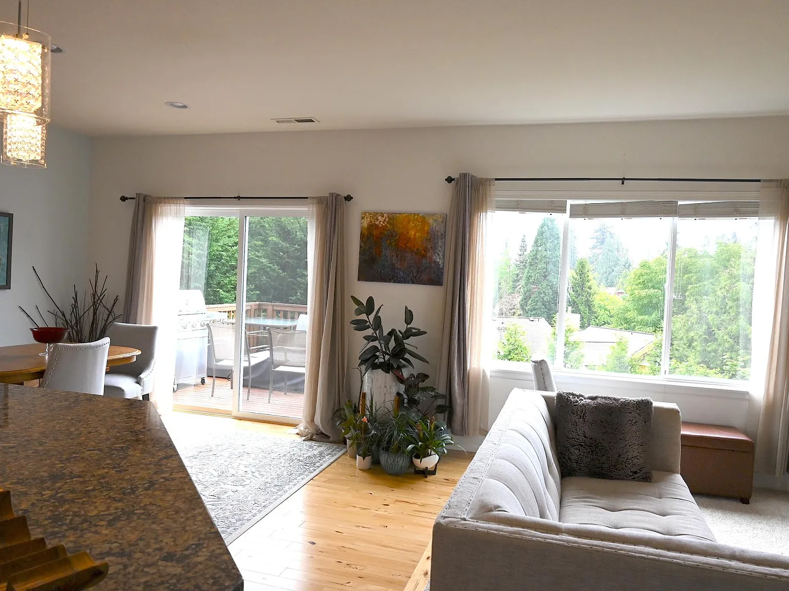 4 bed, 2450 sqft, $4,200 — Photo 3