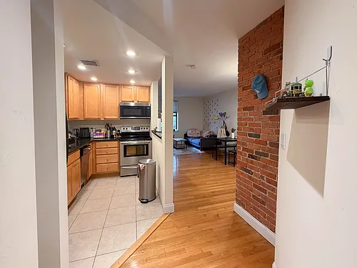 84 Gainsborough St #106 Photo 1