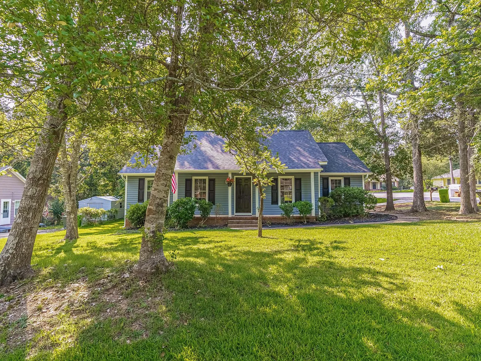 135 Little Hampton Dr — Photo 2