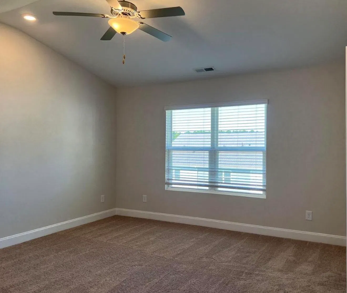 3 bed, 2172 sqft, $2,099 — Photo 4