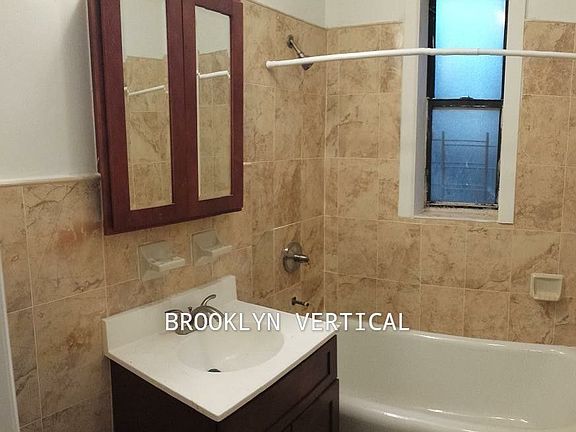 5th image of 285 Hawthorne St APT 508