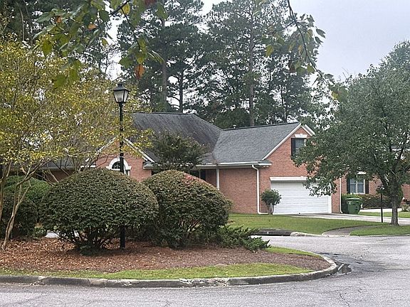 3rd image of 105 Markham Rd