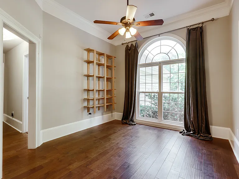 183 Oak Meadows Dr — Photo 2