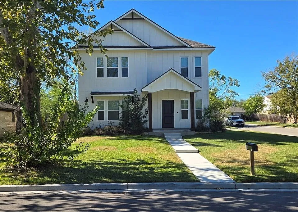 5 bed, 5.5 bath, 2327 sqft, $4,650 — Photo 1