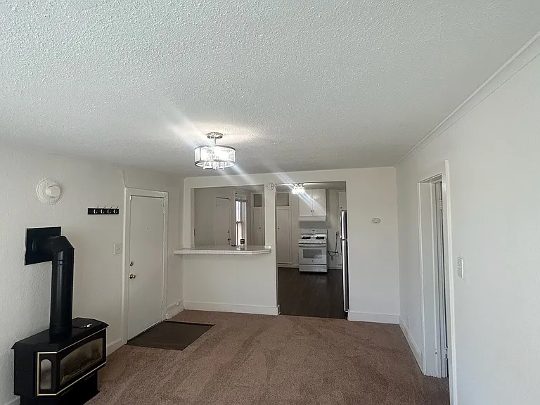 326 Capitol St #B — Photo 4
