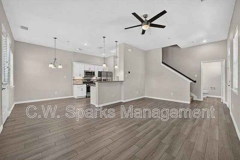 3 bed, 3.0 bath, 1623 sqft, $2,700 — Photo 4