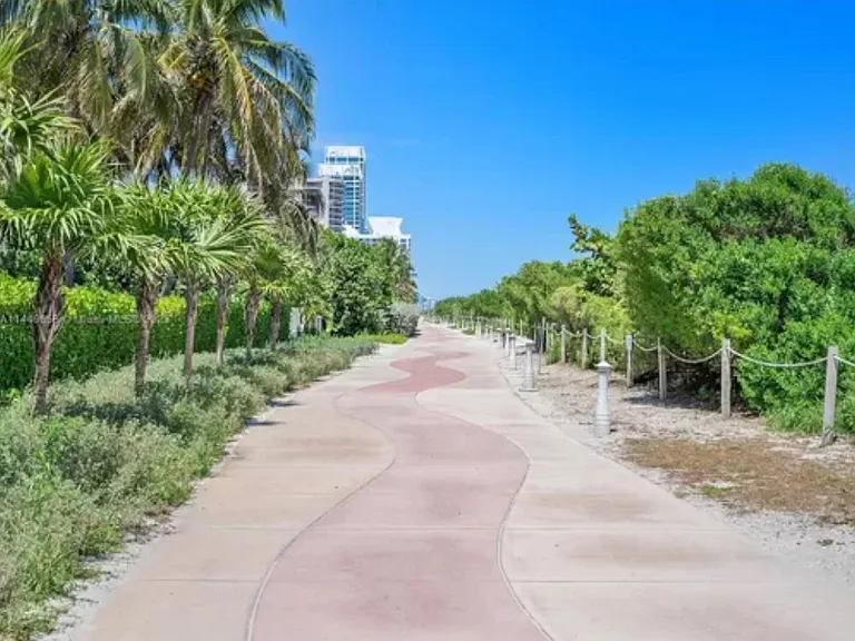 Collins Ave — Photo 9