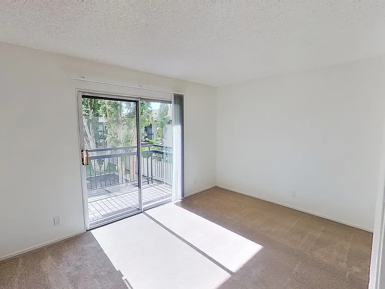 521 N. Tustin Ave — Photo 29
